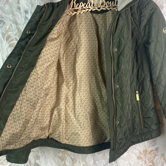 Michael Kors Quilted Jacket Faux Fur Sherpa Collar Olive Green Gold Lightweight - Picture 8 of 13